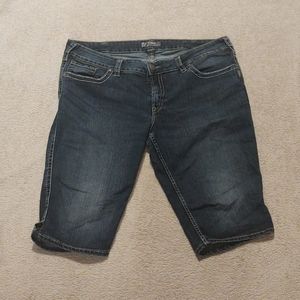 Silver Jeans McKenzie Crop size 20